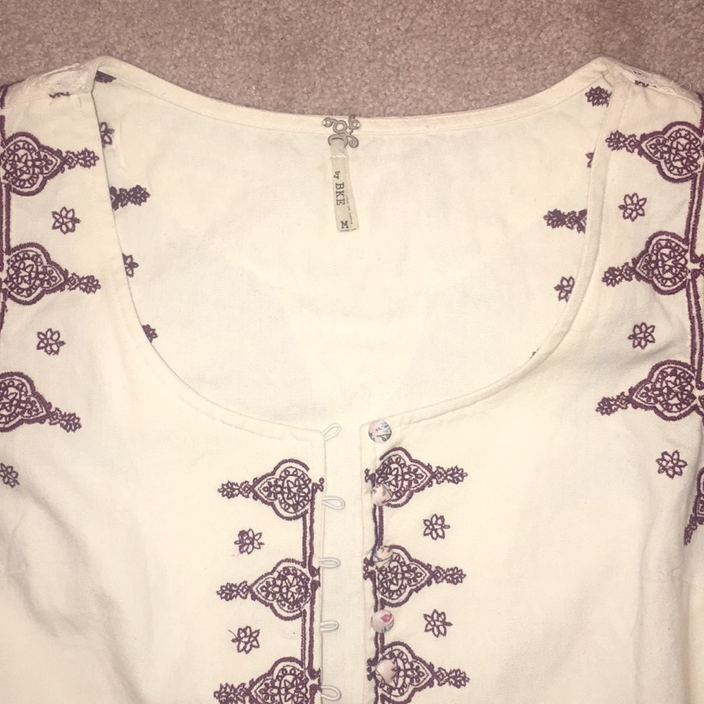 Embroidered vest - Picture 2 of 4